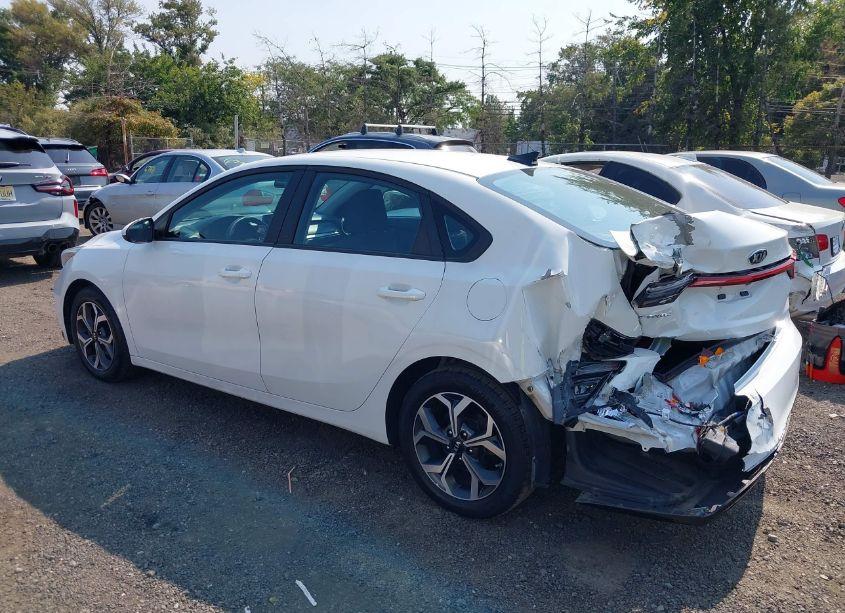 Photo 3 of 2021 Kia Forte LXS (VIN 3KPF24AD0ME281419)