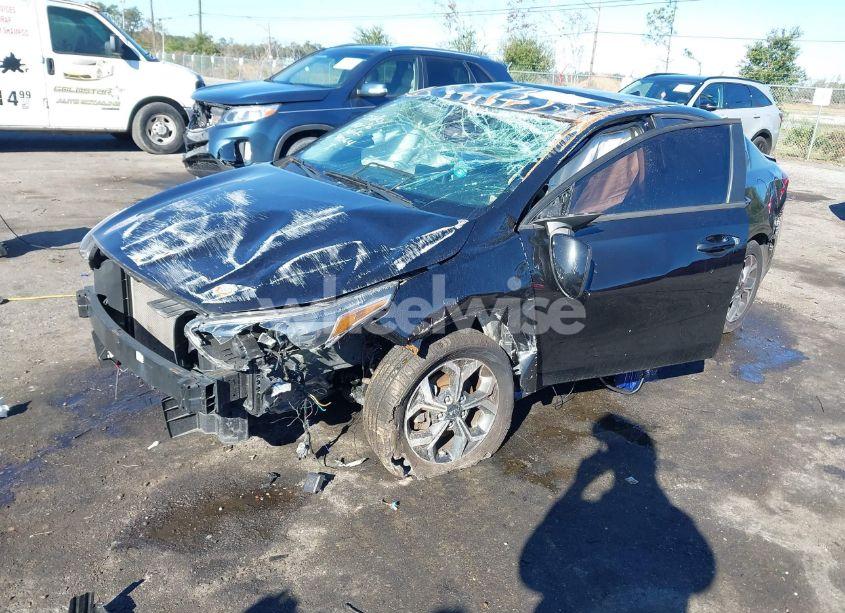 Photo 2 of 2021 Kia Forte LXS (VIN 3KPF24AD0ME318064)