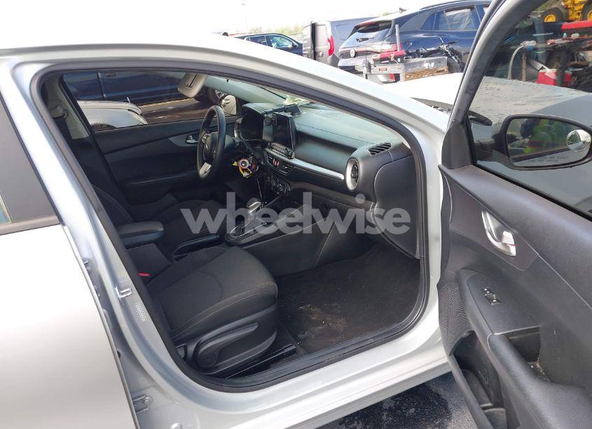 Photo 5 of 2021 Kia Forte LXS (VIN 3KPF24AD0ME334880)