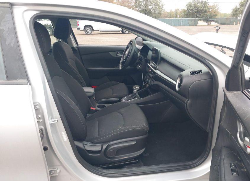 Photo 5 of 2021 Kia Forte LXS (VIN 3KPF24AD0ME348777)