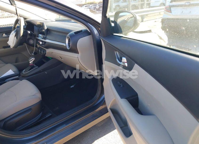 Photo 5 of 2021 Kia Forte LXS (VIN 3KPF24AD0ME379723)