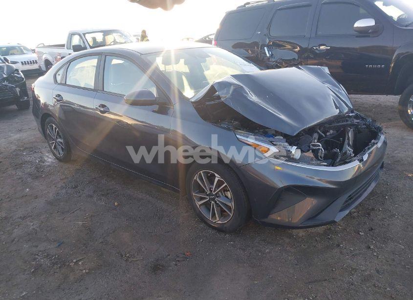 2022 Kia Forte LXS (VIN 3KPF24AD0NE418943) main photo