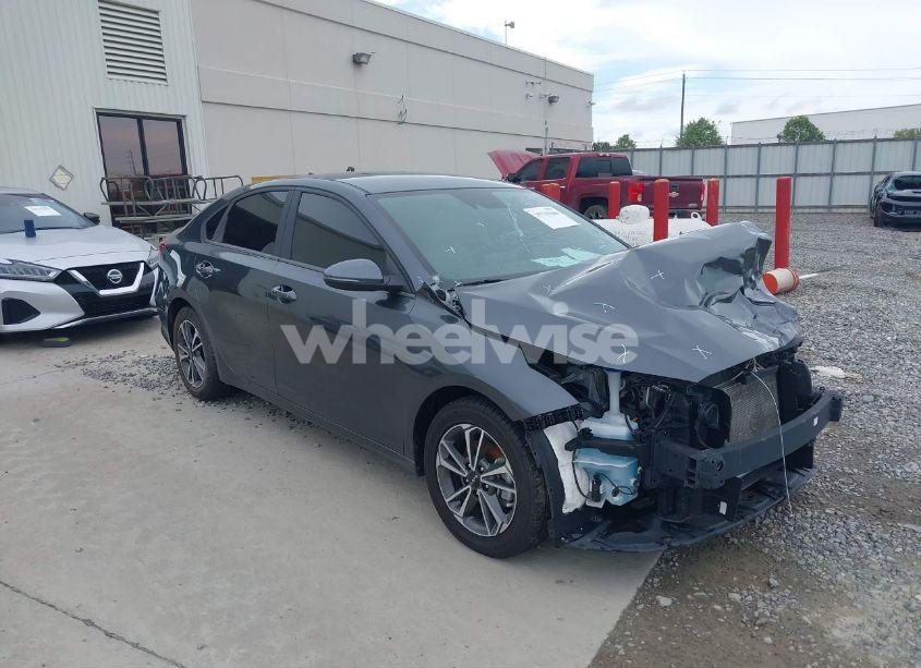 2022 Kia Forte LXS (VIN 3KPF24AD0NE420661) main photo