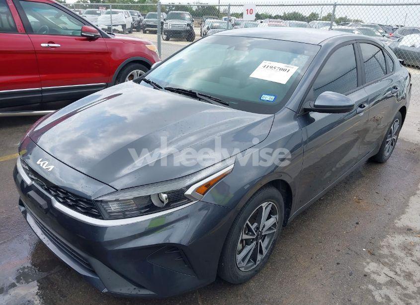 Photo 2 of 2022 Kia Forte LXS (VIN 3KPF24AD0NE455801)
