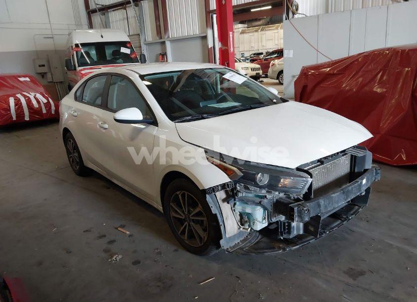 2022 Kia Forte LXS (VIN 3KPF24AD0NE456236) main photo
