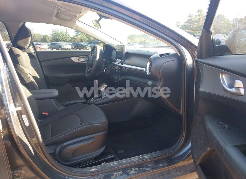 Photo 5 of 2022 Kia Forte LXS (VIN 3KPF24AD0NE471920)