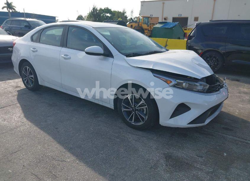 2024 Kia Forte LXS (VIN 3KPF24AD0RE695985) main photo