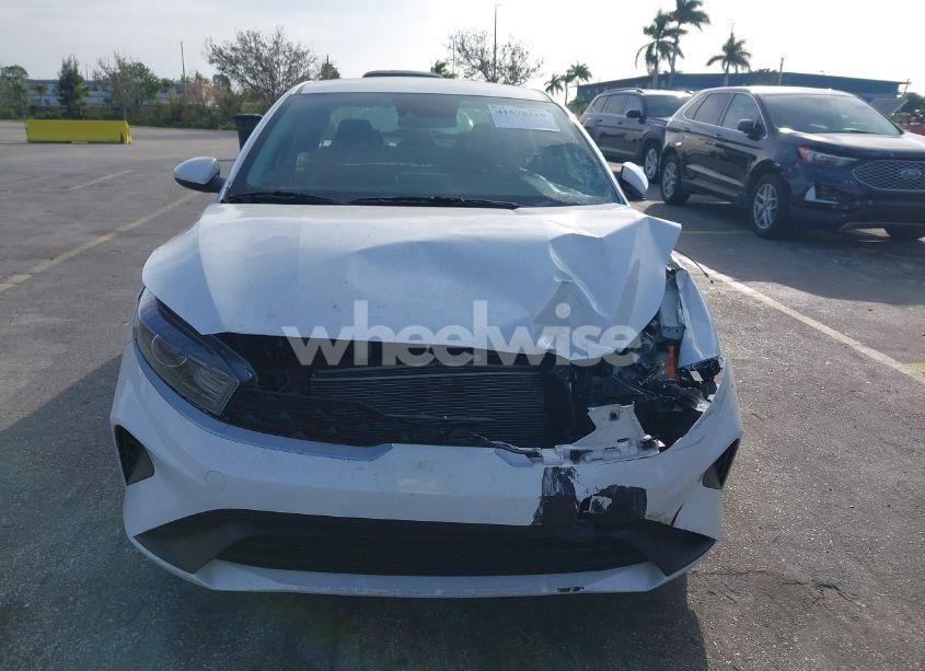 Photo 12 of 2024 Kia Forte LXS (VIN 3KPF24AD0RE695985)