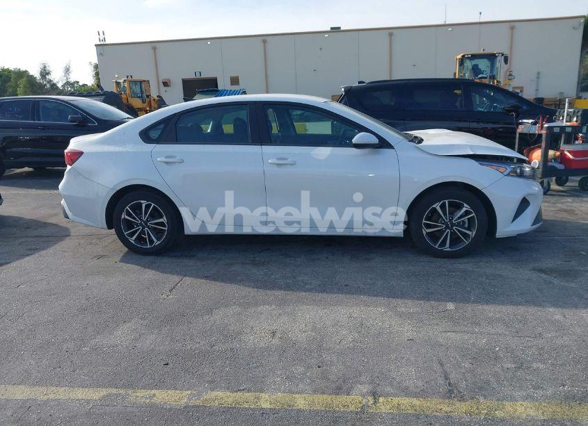 Photo 13 of 2024 Kia Forte LXS (VIN 3KPF24AD0RE695985)