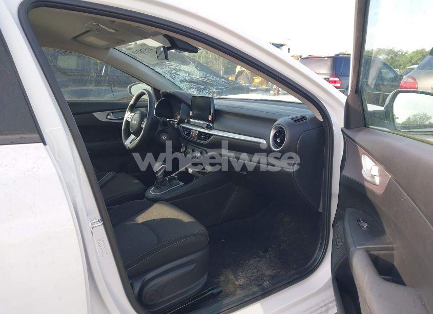 Photo 5 of 2024 Kia Forte LXS (VIN 3KPF24AD0RE695985)