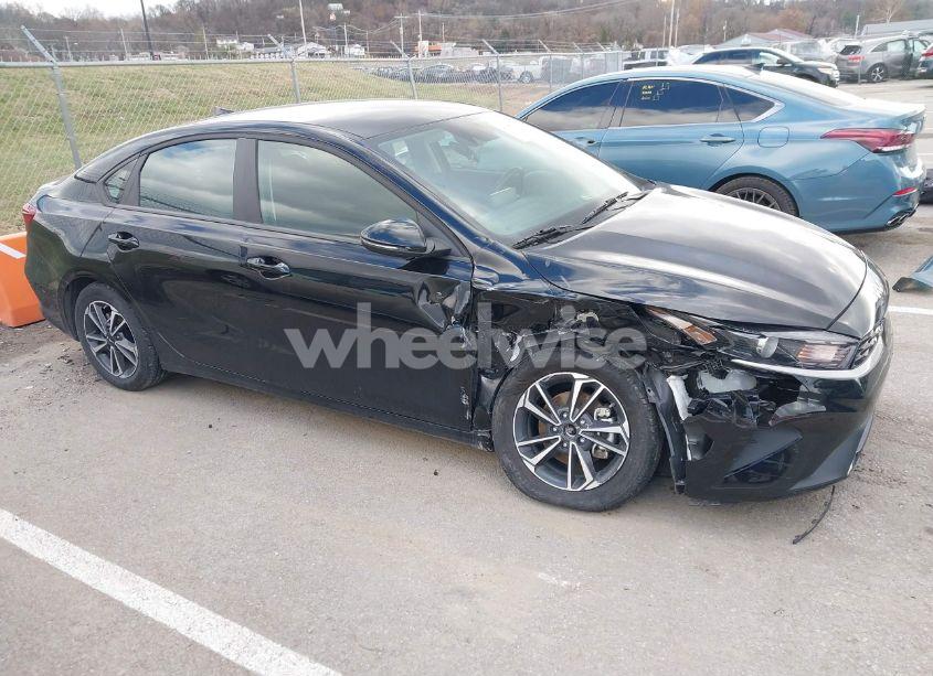 2024 Kia Forte LXS (VIN 3KPF24AD0RE714776) main photo