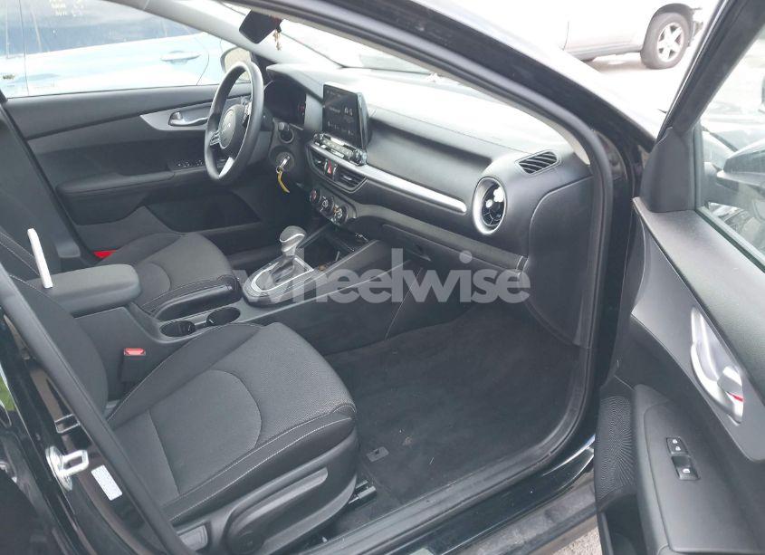 Photo 5 of 2024 Kia Forte LXS (VIN 3KPF24AD0RE714776)