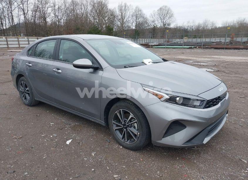 2024 Kia Forte LXS (VIN 3KPF24AD0RE726569) main photo