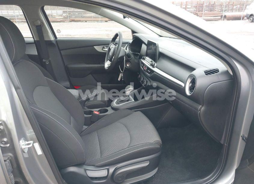 Photo 5 of 2024 Kia Forte LXS (VIN 3KPF24AD0RE726569)