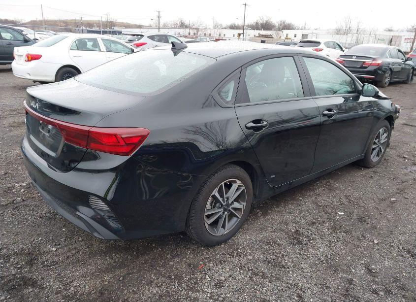 Photo 4 of 2024 Kia Forte LXS (VIN 3KPF24AD0RE758275)