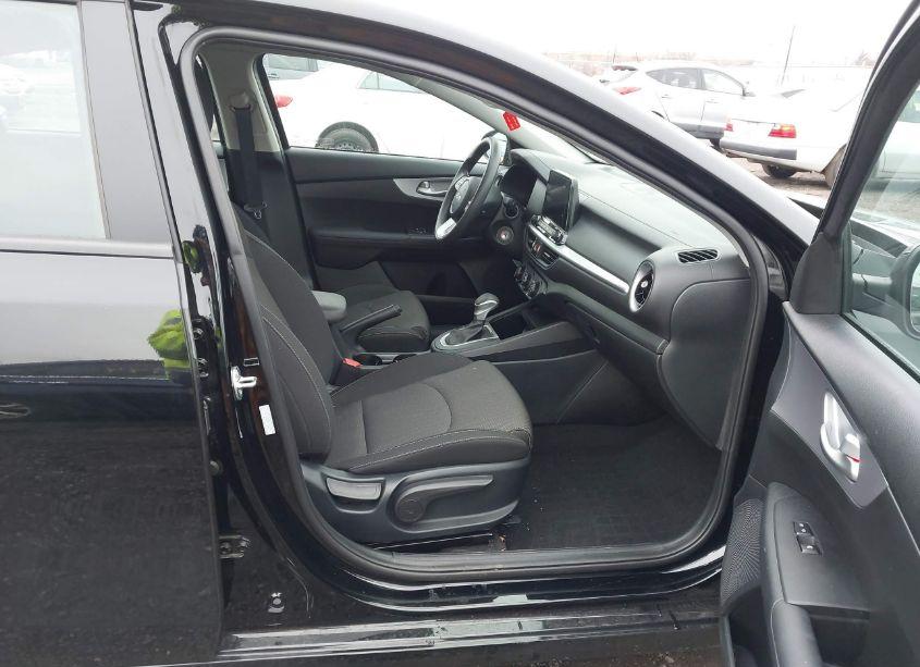 Photo 5 of 2024 Kia Forte LXS (VIN 3KPF24AD0RE758275)