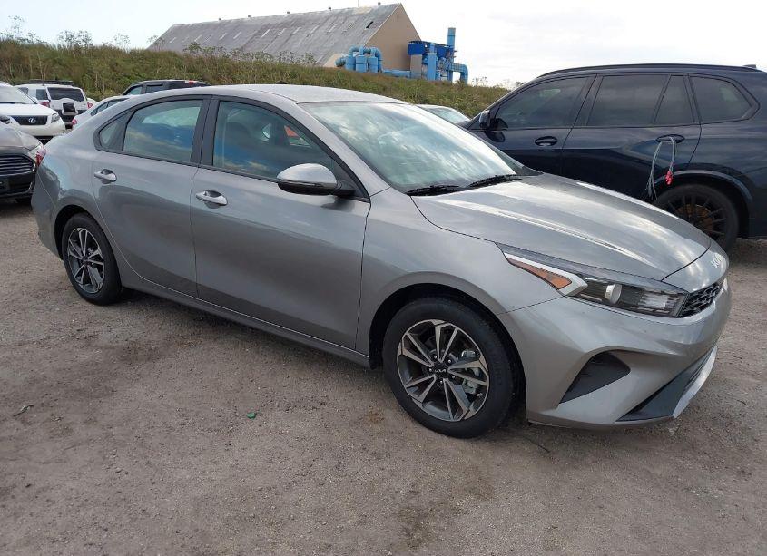 2024 Kia Forte LXS (VIN 3KPF24AD0RE765405) main photo