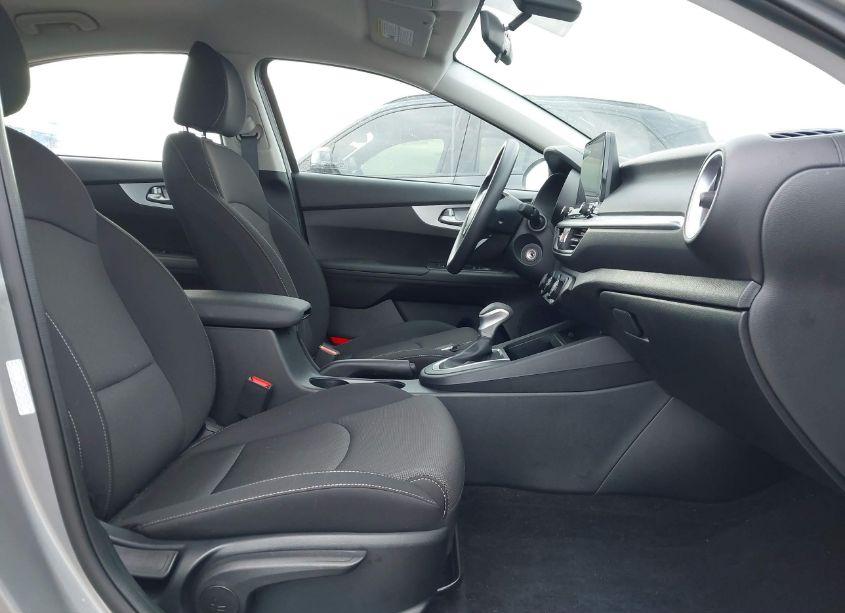 Photo 5 of 2024 Kia Forte LXS (VIN 3KPF24AD0RE765405)