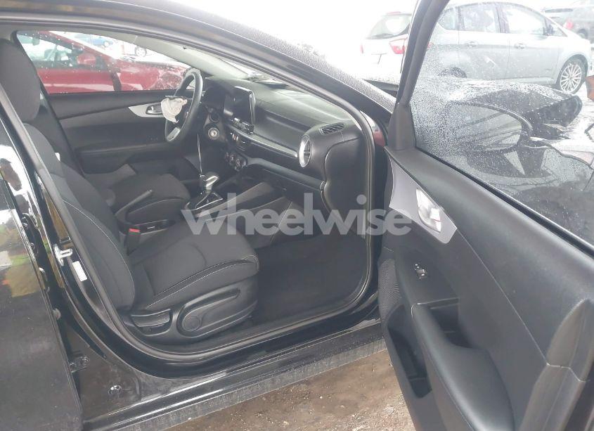 Photo 5 of 2024 Kia Forte LX (VIN 3KPF24AD0RE806034)