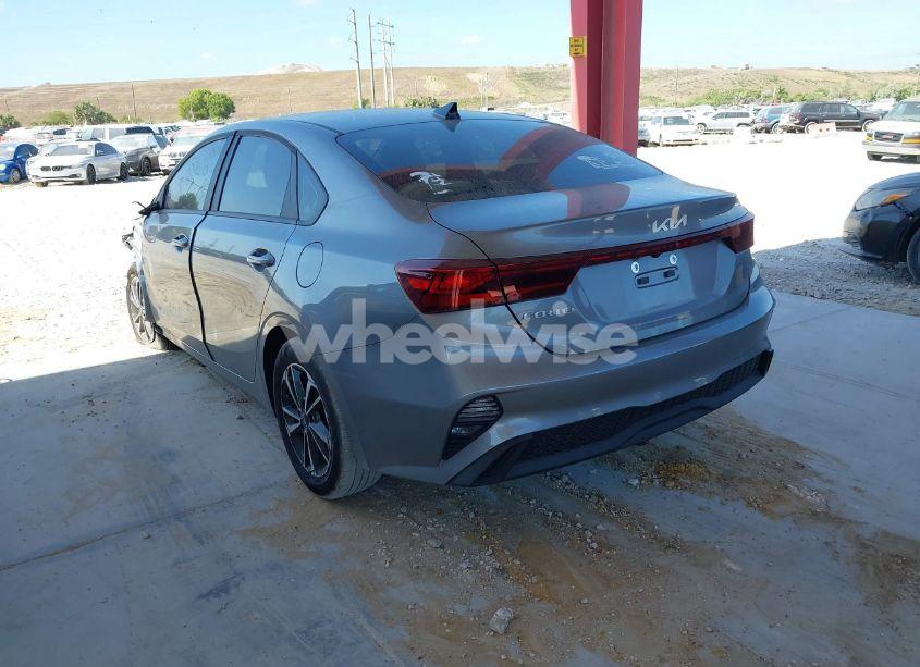 Photo 3 of 2024 Kia Forte LXS (VIN 3KPF24AD0RE813081)