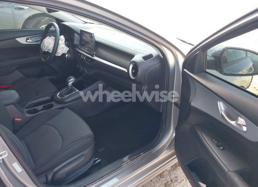 Photo 5 of 2024 Kia Forte LXS (VIN 3KPF24AD0RE813081)