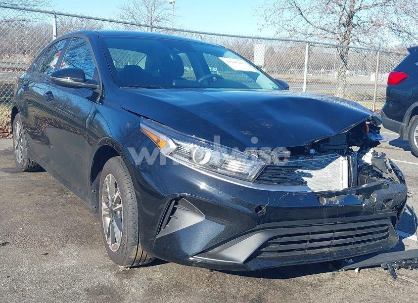 2024 Kia Forte LXS (VIN 3KPF24AD0RE818703) main photo