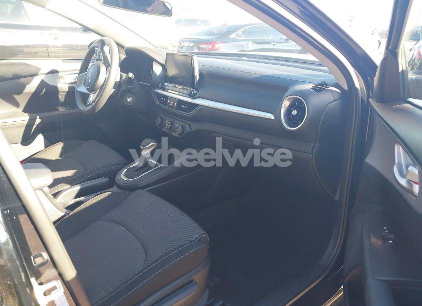 Photo 5 of 2024 Kia Forte LXS (VIN 3KPF24AD0RE818703)