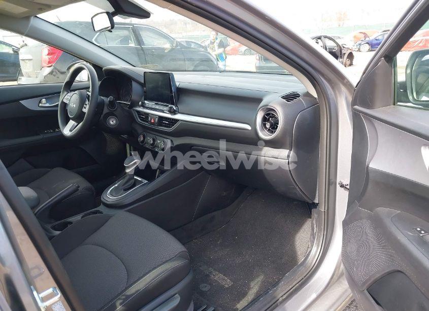 Photo 5 of 2024 Kia Forte LXS (VIN 3KPF24AD0RE836196)