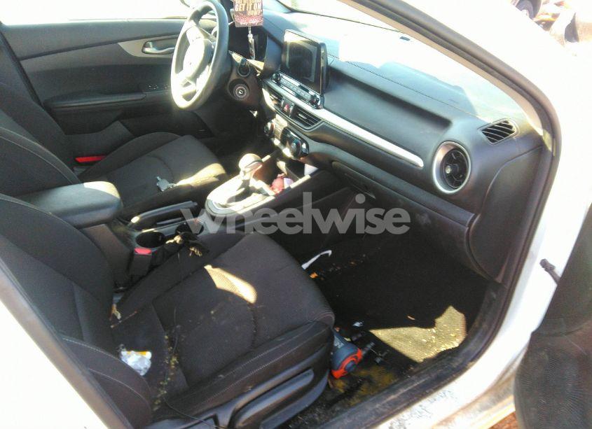 Photo 5 of 2019 Kia Forte FE (VIN 3KPF24AD1KE006977)