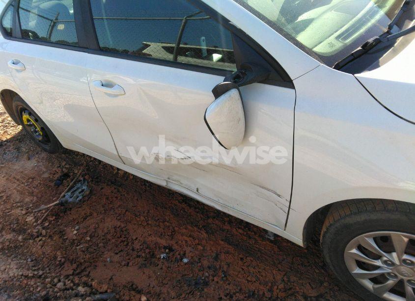 Photo 6 of 2019 Kia Forte FE (VIN 3KPF24AD1KE006977)