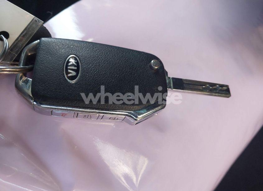 Photo 11 of 2019 Kia Forte LXS (VIN 3KPF24AD1KE010320)