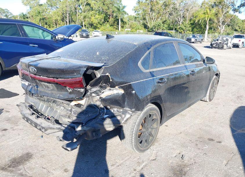 Photo 4 of 2019 Kia Forte LXS (VIN 3KPF24AD1KE012102)