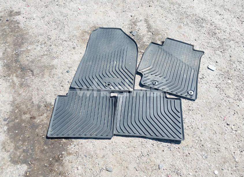 Photo 18 of 2019 Kia Forte FE (VIN 3KPF24AD1KE016926)