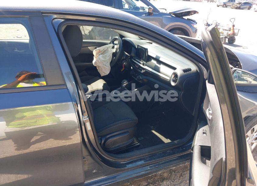 Photo 5 of 2019 Kia Forte FE (VIN 3KPF24AD1KE016926)