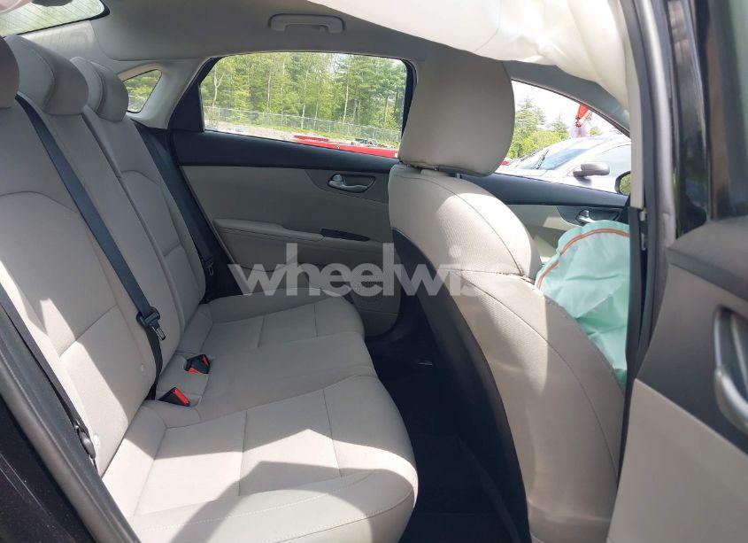Photo 8 of 2019 Kia Forte LXS (VIN 3KPF24AD1KE022483)