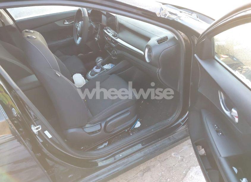 Photo 5 of 2019 Kia Forte FE (VIN 3KPF24AD1KE064278)