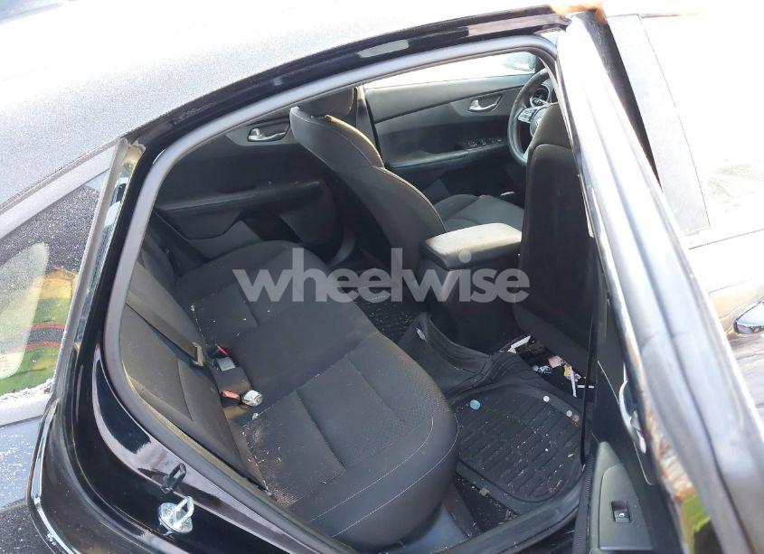 Photo 8 of 2019 Kia Forte FE (VIN 3KPF24AD1KE064278)