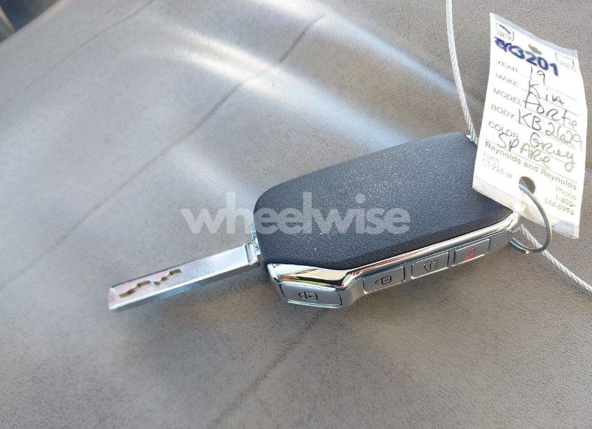 Photo 11 of 2019 Kia Forte FE (VIN 3KPF24AD1KE096650)