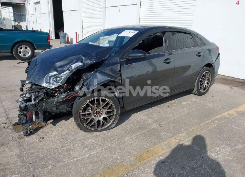 Photo 2 of 2019 Kia Forte FE (VIN 3KPF24AD1KE096650)