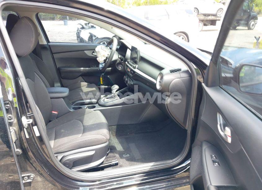 Photo 5 of 2020 Kia Forte FE (VIN 3KPF24AD1LE257371)