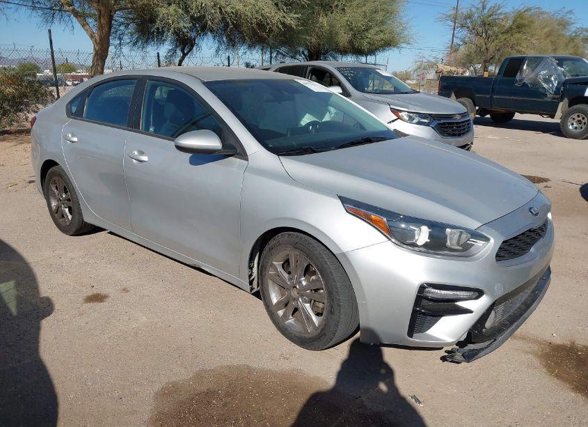 2021 Kia Forte LXS (VIN 3KPF24AD1ME271983) main photo