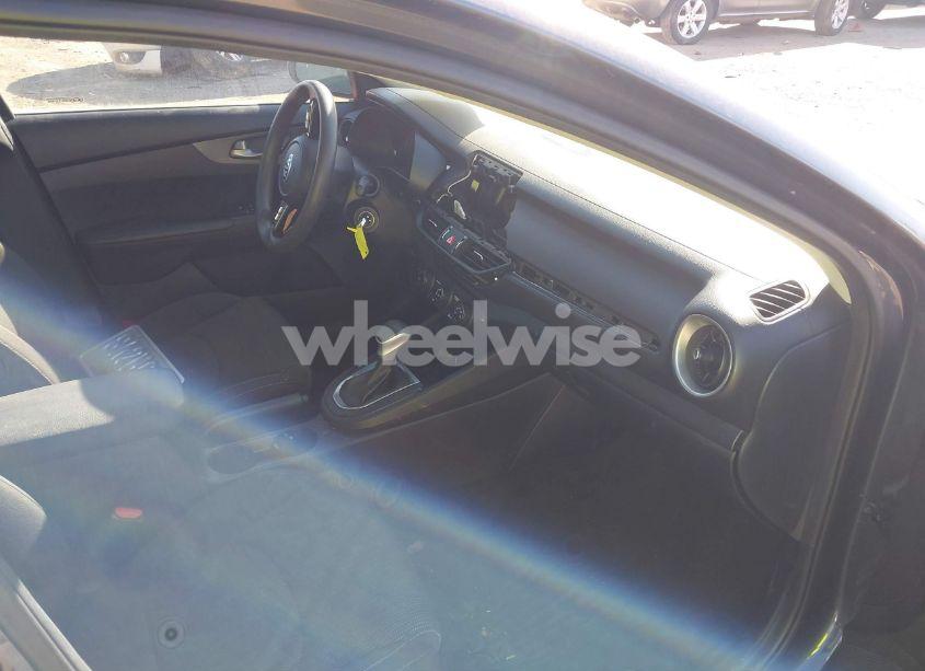 Photo 5 of 2021 Kia Forte LXS (VIN 3KPF24AD1ME349579)