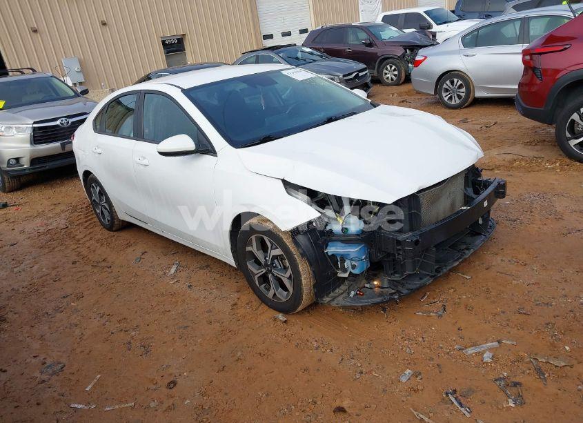 2021 Kia Forte LXS (VIN 3KPF24AD1ME373641) main photo