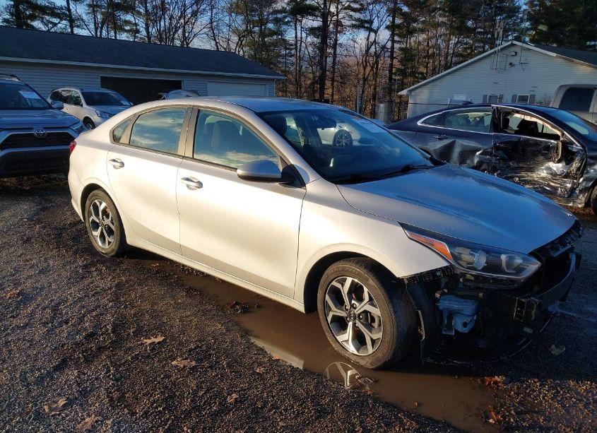 2021 Kia Forte LXS (VIN 3KPF24AD1ME384137) main photo