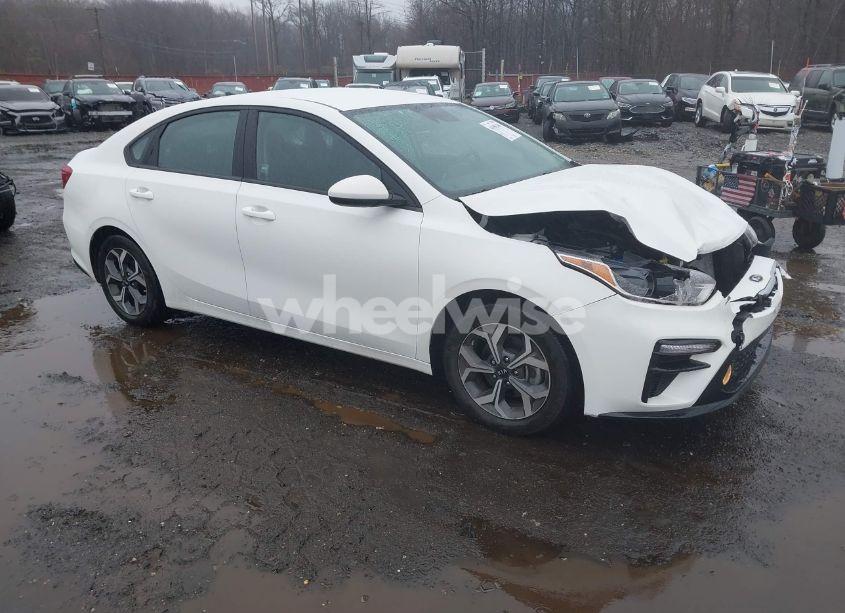 2021 Kia Forte LXS (VIN 3KPF24AD1ME402023) main photo