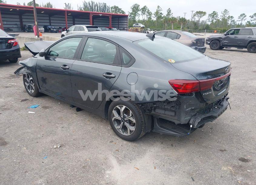 Photo 3 of 2021 Kia Forte LXS (VIN 3KPF24AD1ME403771)