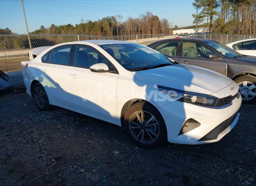 2022 Kia Forte LXS (VIN 3KPF24AD1NE443270) main photo