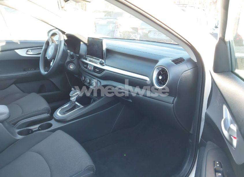 Photo 5 of 2022 Kia Forte LXS (VIN 3KPF24AD1NE443270)