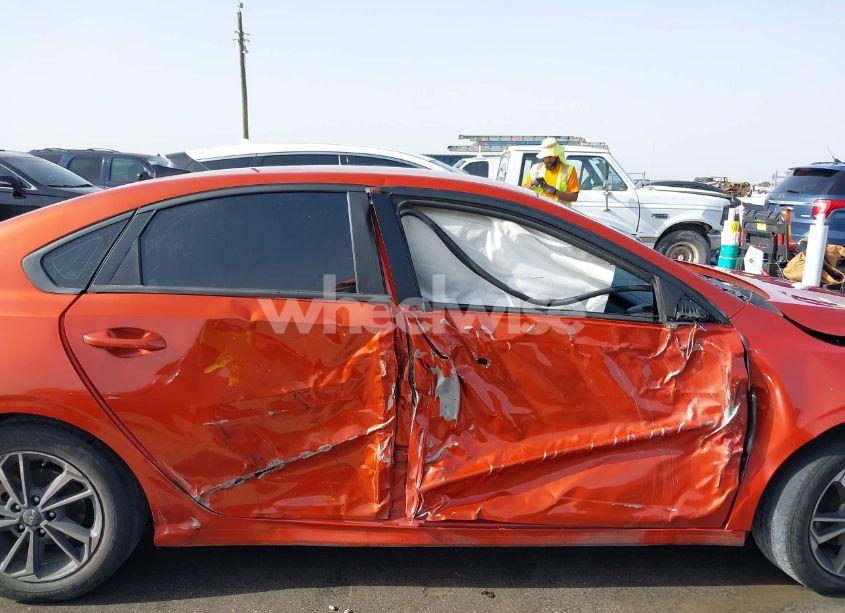 Photo 6 of 2022 Kia Forte LXS (VIN 3KPF24AD1NE472235)