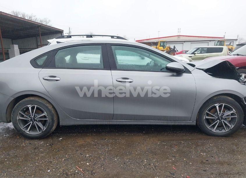 Photo 13 of 2022 Kia Forte LXS (VIN 3KPF24AD1NE493327)